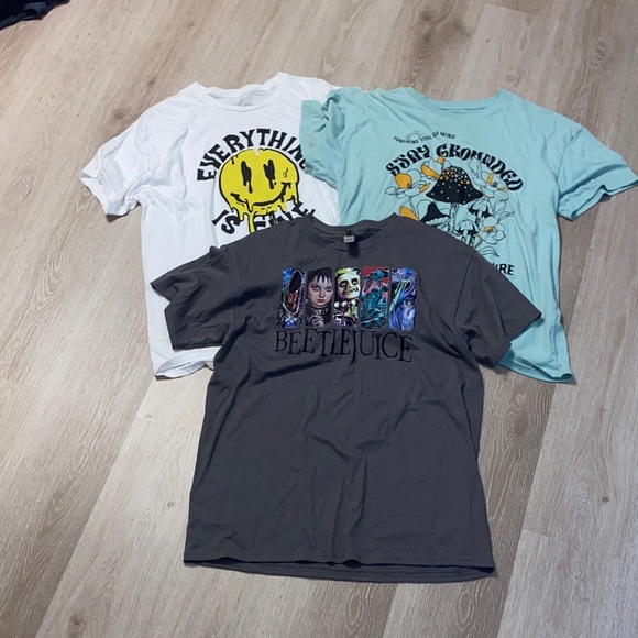 Size Large Graphic Tee Bundle - Picture 2 of 12
